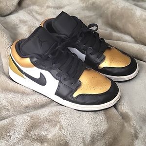 Air Jordan 1 Low Gold & Black CQ9447-700 Size 6Y (Boys) Size 7.5 Women's